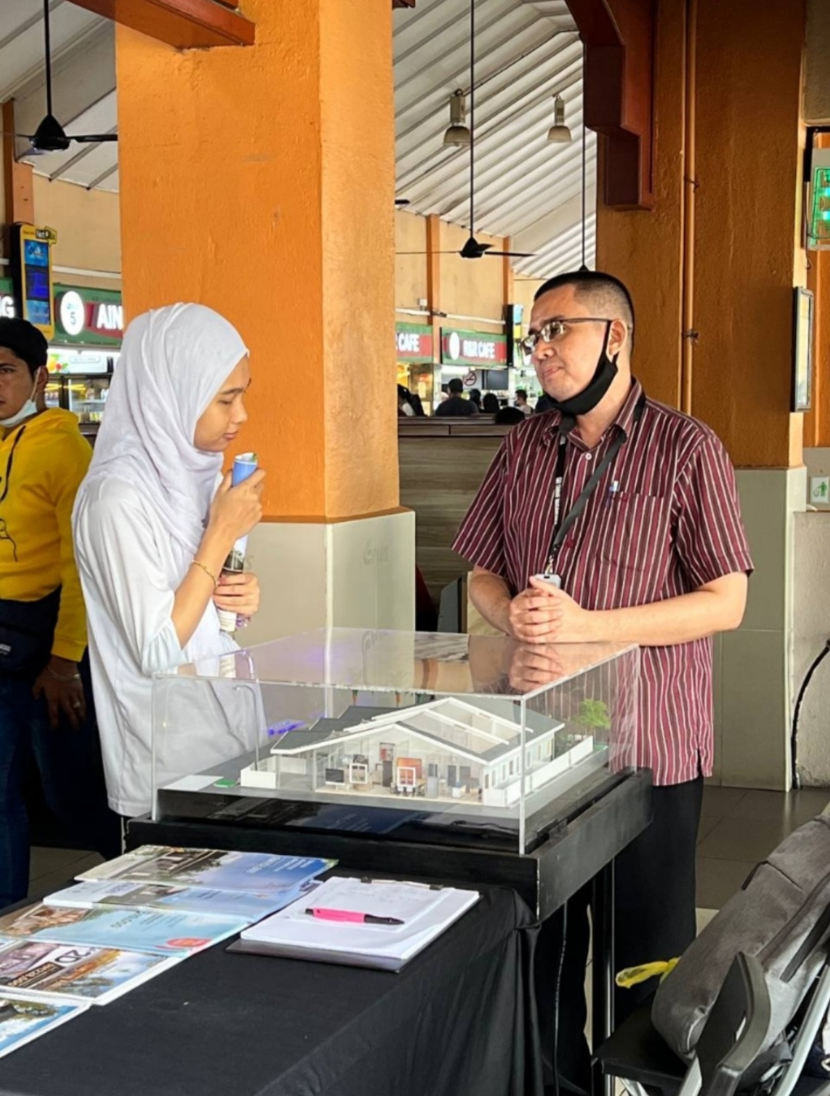 Perbincangan Projek di Roadshow